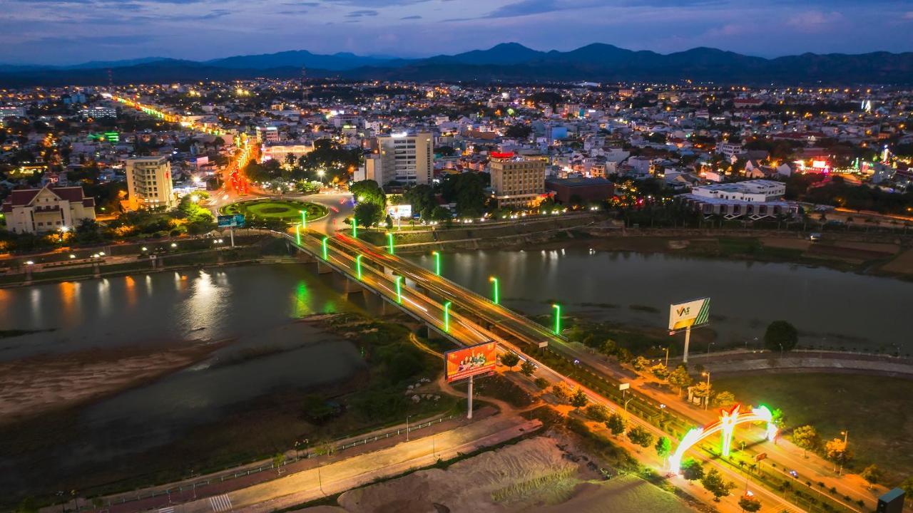 Hoang Thinh Hotel Kon Tum Buitenkant foto