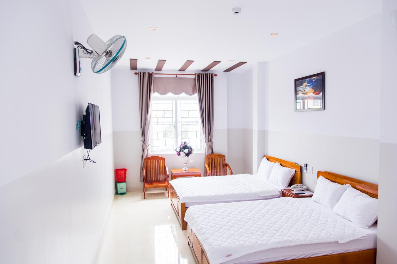Hoang Thinh Hotel Kon Tum Buitenkant foto