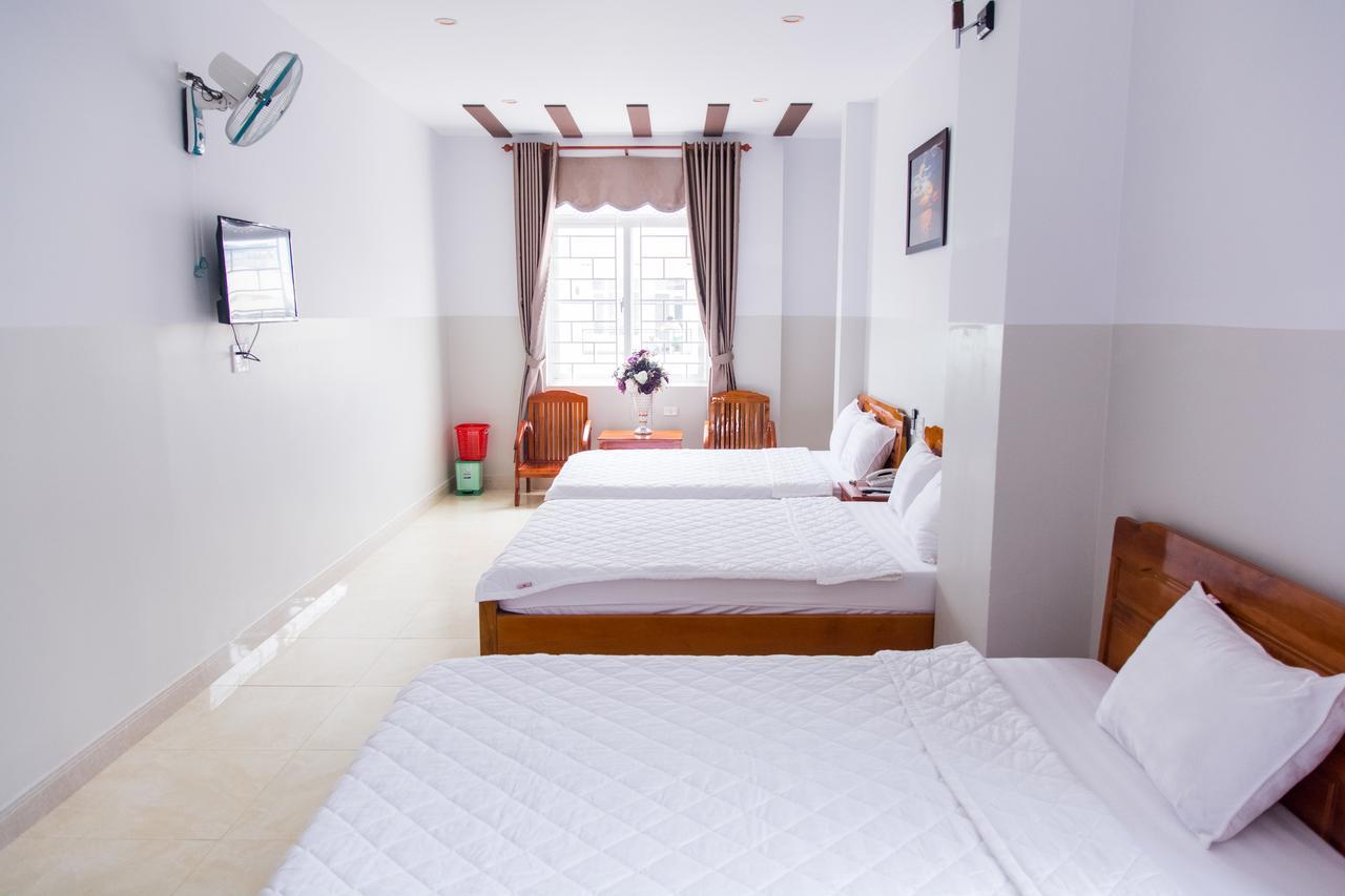 Hoang Thinh Hotel Kon Tum Buitenkant foto
