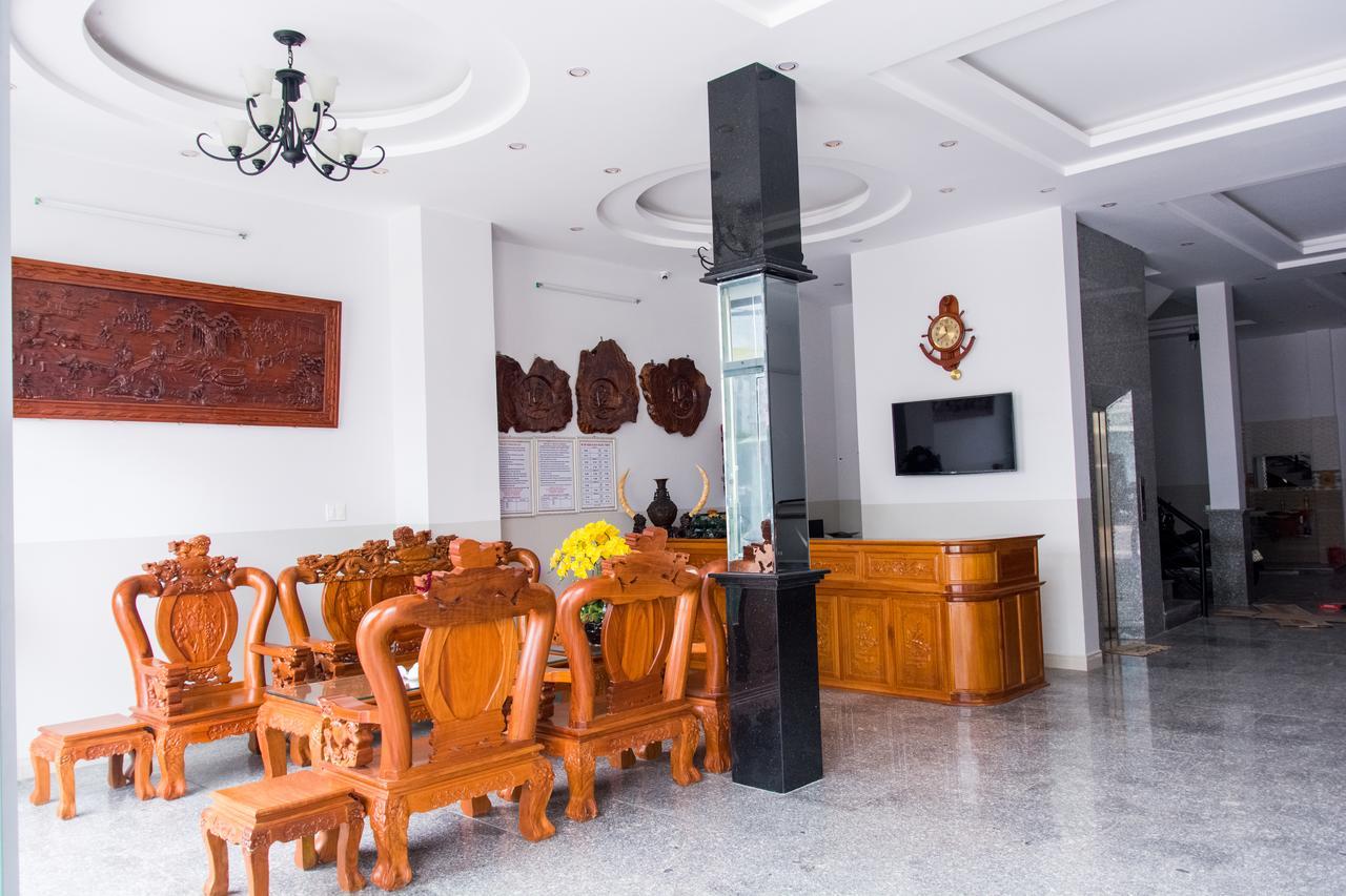 Hoang Thinh Hotel Kon Tum Buitenkant foto
